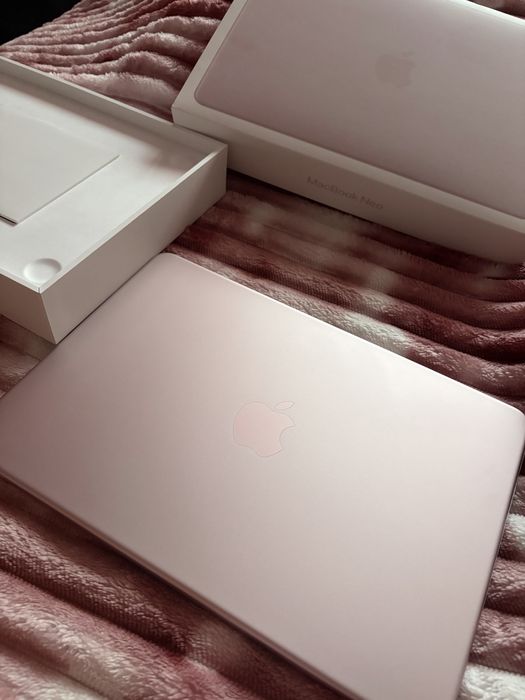 Macbook Neo Róż 8GB RAM. 512GB