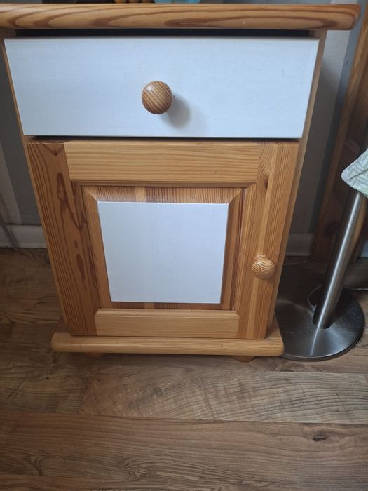 Szafki nocne drewniane
