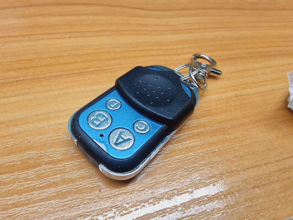 Uniwersalny pilot zdalnego sterowania marki LEOVIN do bram x3