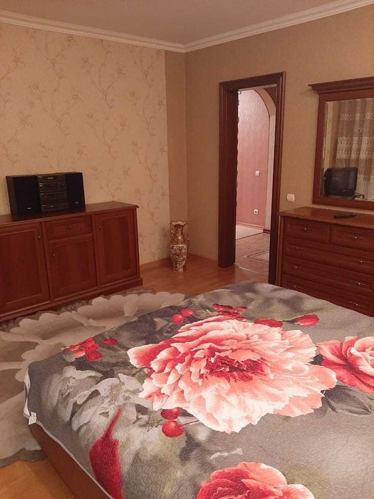 Продам 3-х кімнатну квартиру в місті Чернівці