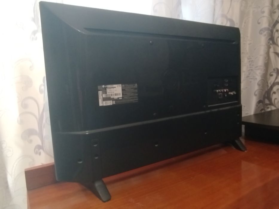 Телевізор LG 32LH595U на запчастини
