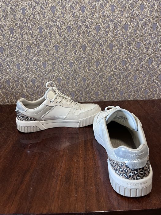 Кеды Skechers.