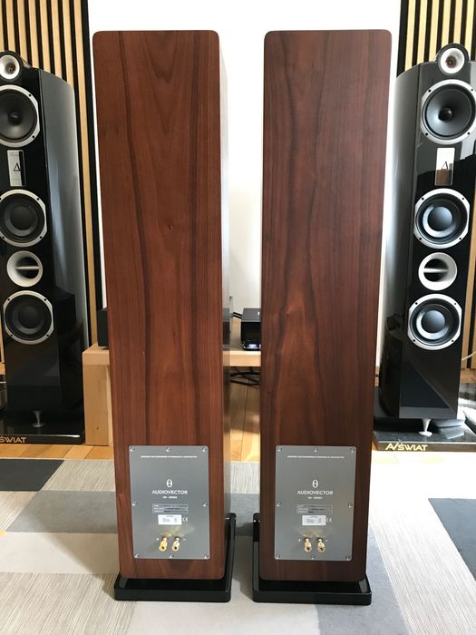 Kolumny podłogowe Audiovector QR5 Walnut, ekspozycyjne, sklep AVŚwiat
