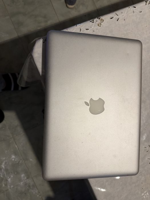 Vendo macbook 2010