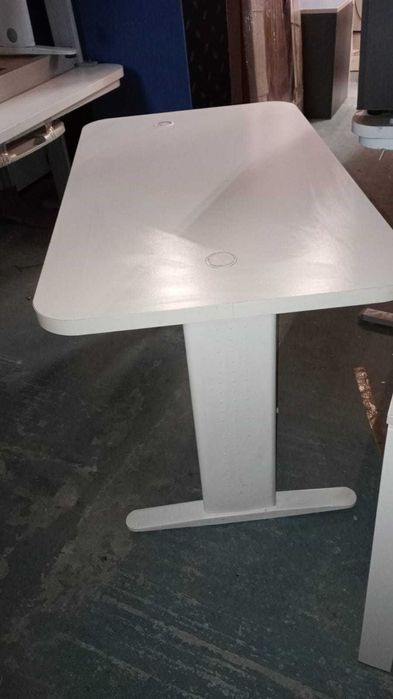 Biurko z półką na klawiaturę 140x80 białe biurka stoły biuro dom