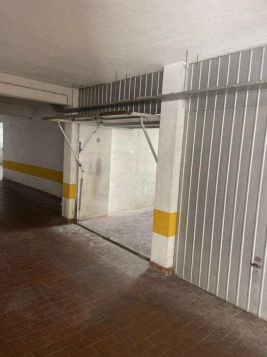 Arrenda-se Garagem/Box no Cacem