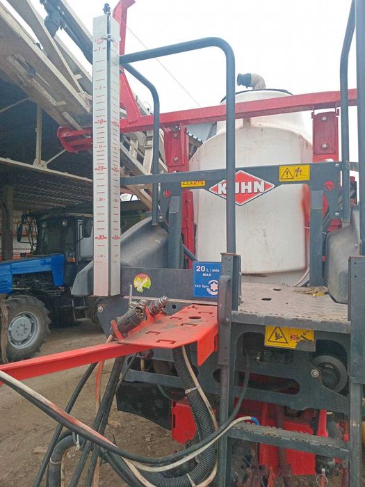 Продам обприскувач навісний KUHN LEXIS 3000