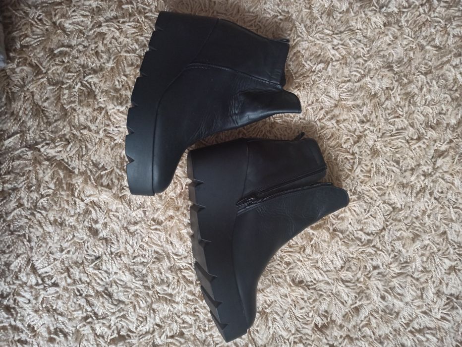 Чобітки жіночі .