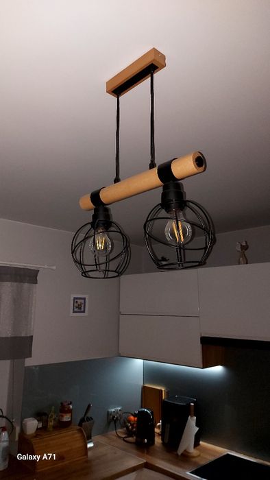 Czarno drewniany  karnisz