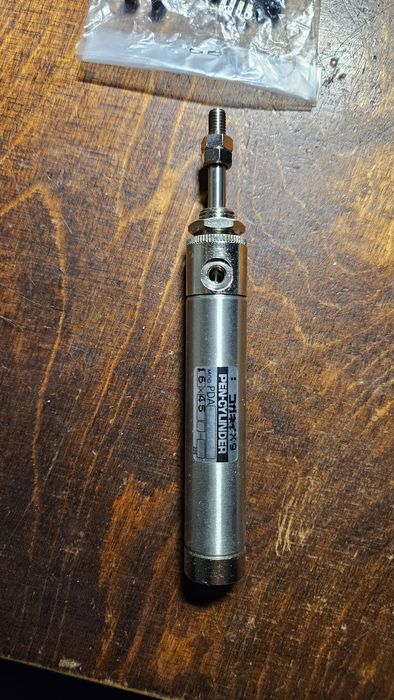 Пневмоциліндри та саленоїди