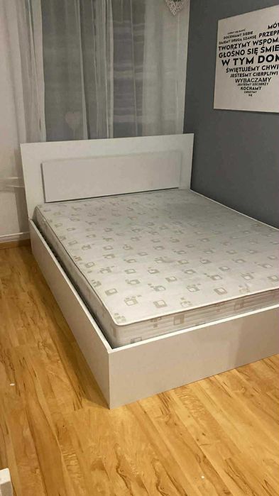 Łóżko z materacem 160/200