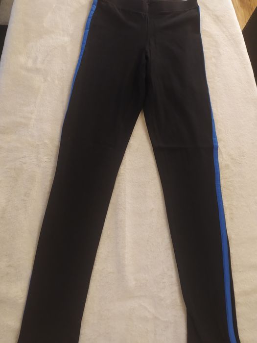 Legginsy z niebieskim lampasem