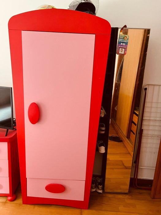 Vendo quarto criança com vários produtos