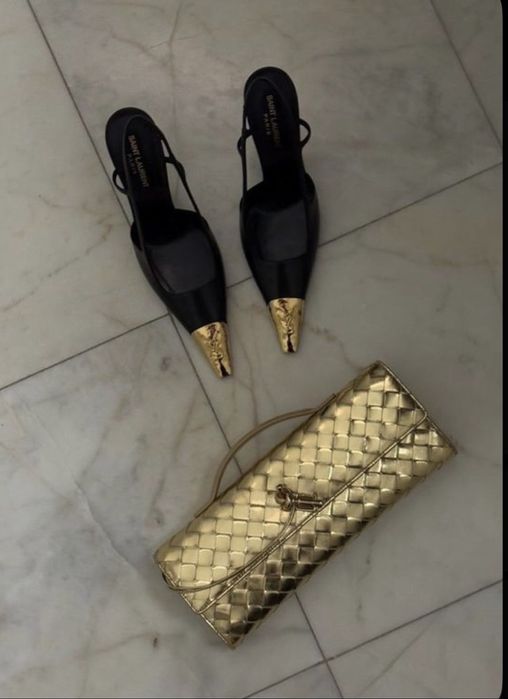 Saint Laurent Paris – czarne slingbacki ze złotym noskiem YSL
