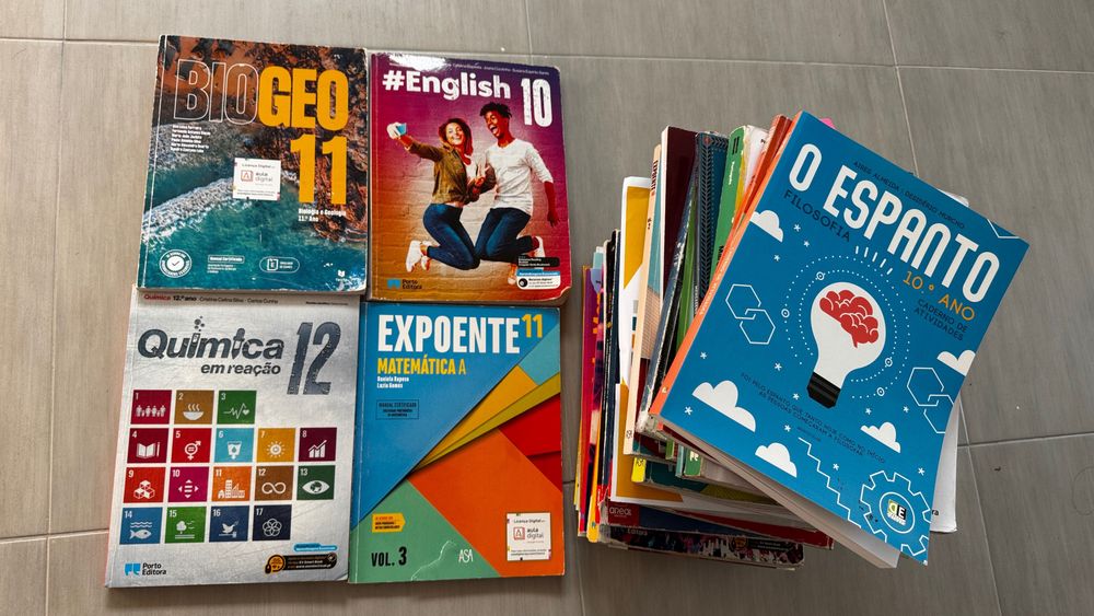 Livros escolares do 10° 11.º e 12.º anos