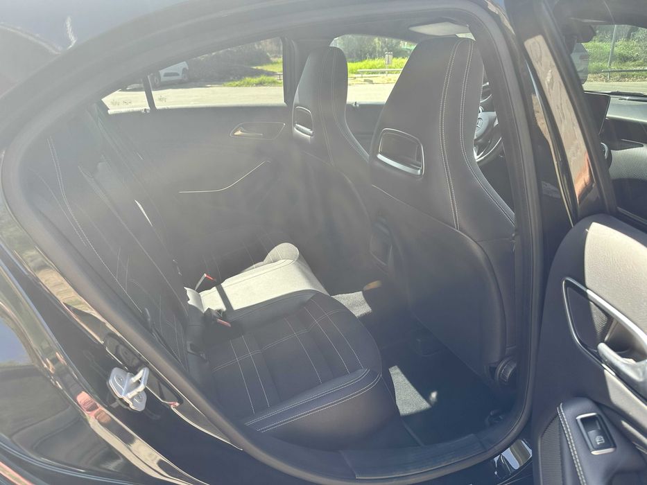 Mercedes A180d Activity Edition como novo