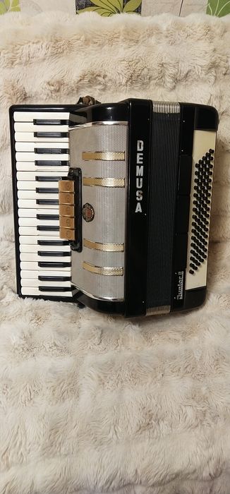 Красивий 3/4 акордеон Demusa 5+3.