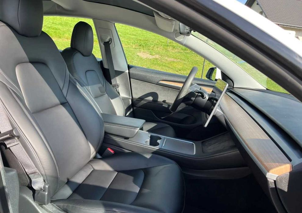 tesla model 3 2021 року