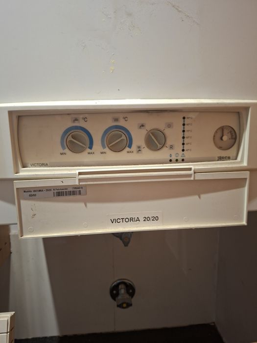 Caldeira ROCA vitória 20/20 com radiadores de aquecimento central
