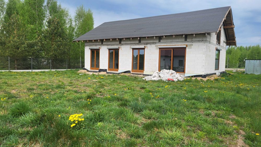Na sprzedaż przestronny, nowo wybudowany dom jednorodzinny do wykończenia  o powierzchni około 148 m², zlokalizowany w malowniczym Burkacie - Widok 3