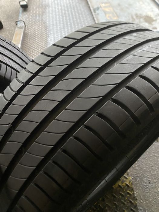 235/45/18 - Michelin Primacy 4