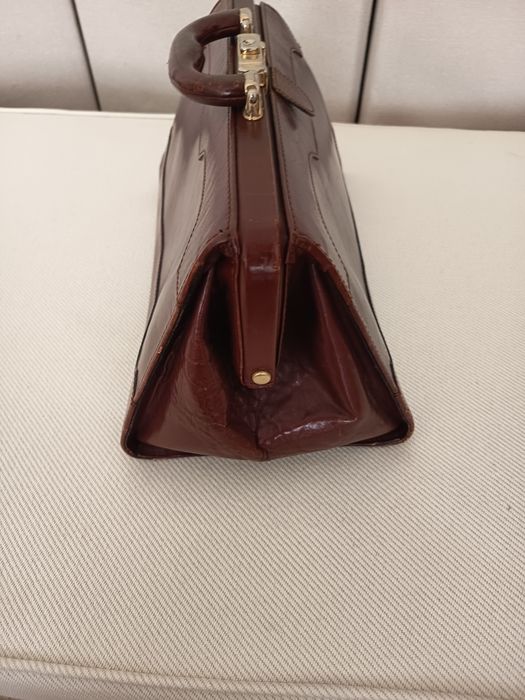 Venda mala de mão  pouco usada