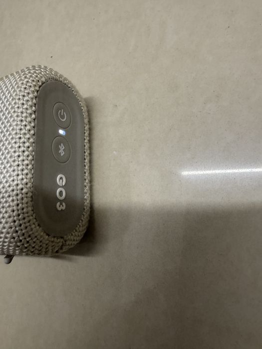 Jbl go 3 branca . .