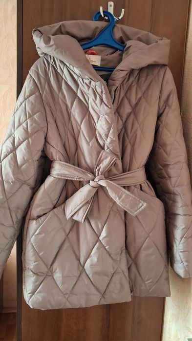 Жіноча стегана курточка