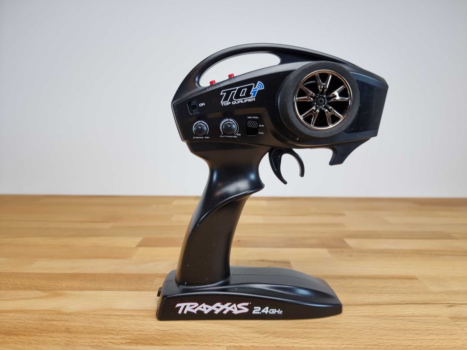 Model łodzi wyścigowej RC Traxxas DCB M41 Widebody Catamaran + pakiety