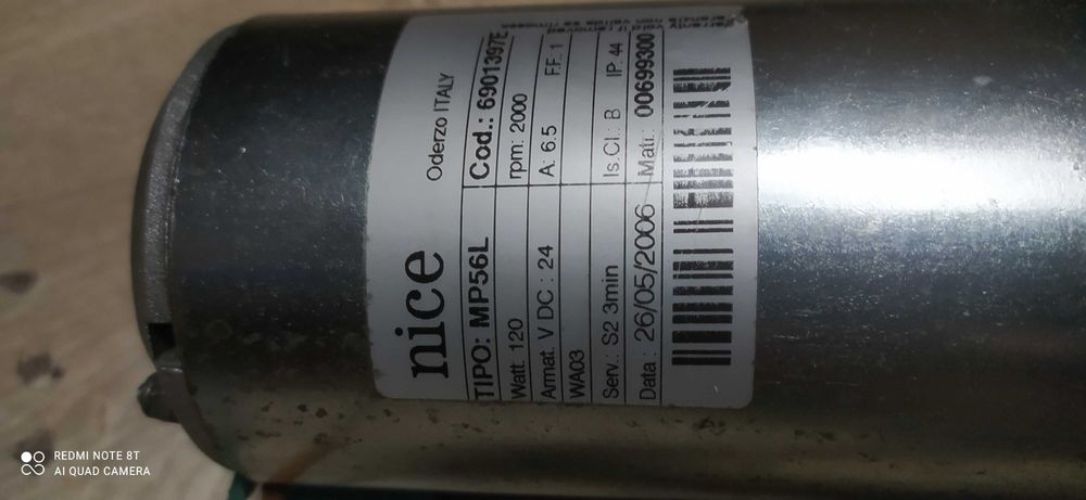 Електродвигун з редуктором від шлагбаума