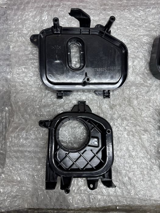 Кришки фари ліва права  VW Volkswagen touareg 2011-2015 нові