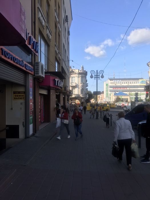 Центр. 60 кв. м МЕРКУРІЙ