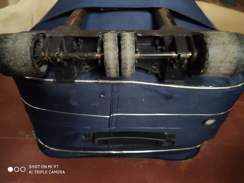 Продам дорожний чемодан