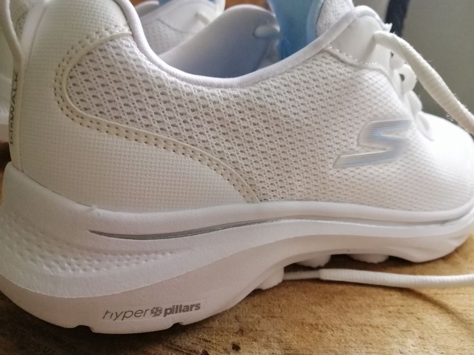 Білі кросівки EUR 40 Skechers GO WALK 7.