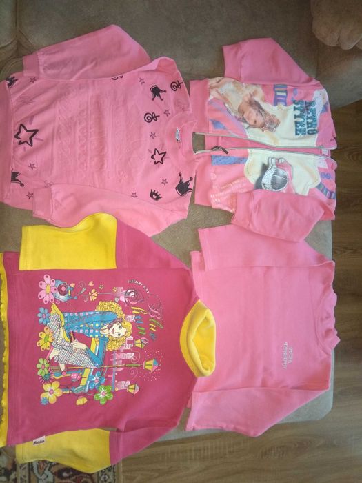 Шапки,зимний костюм,курточка, пальто, ветровка,Кофточка, лосины тёплые