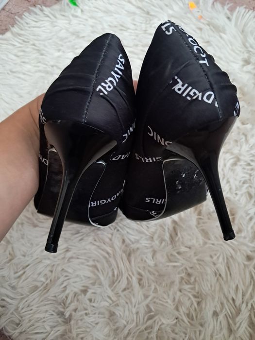 Czarne buty na obcasie Stradivarius 36