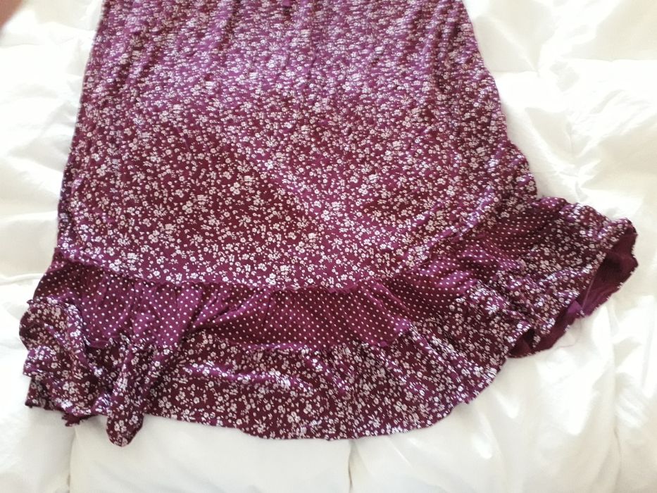 Vestido de alças e decote em V