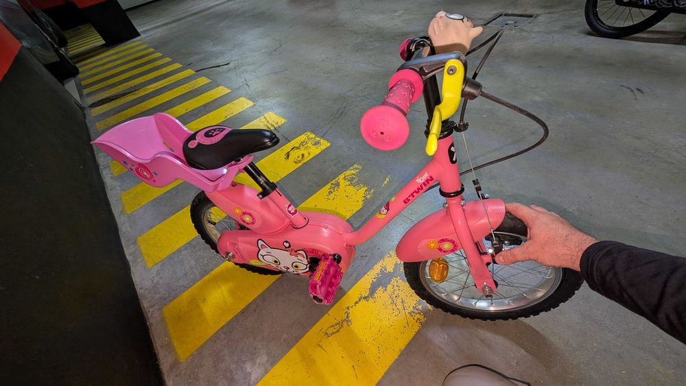 Bicicleta Criança B'Twin 14" Rosa com Porta-Bonecas – Como Nova!