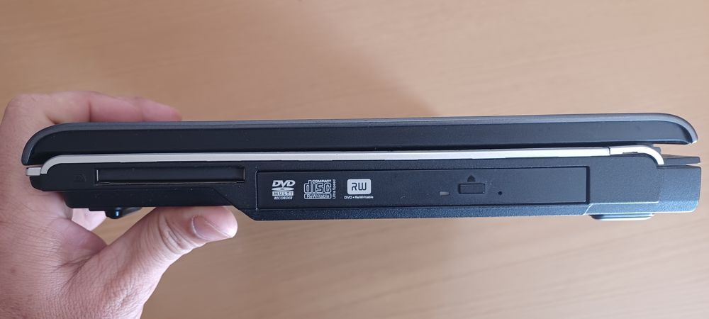 TOSHIBA Laptop / Charger64551174828419124