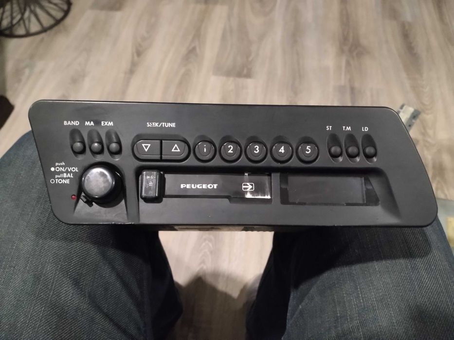 Vários auto rádios antigos para grandes marcas