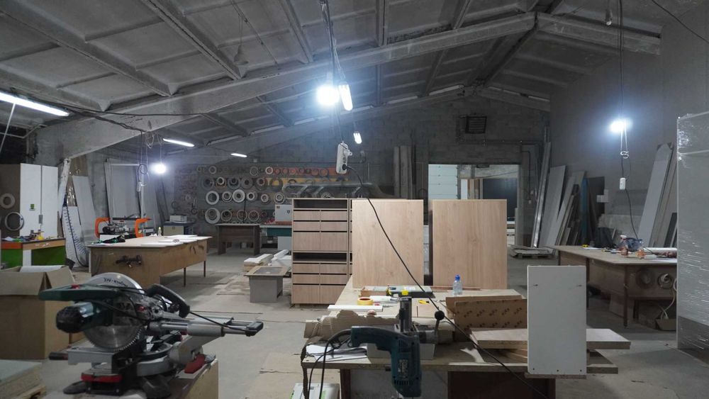 Майновий комплекс з виходом до залізничної колії на трасі Київ-Чоп