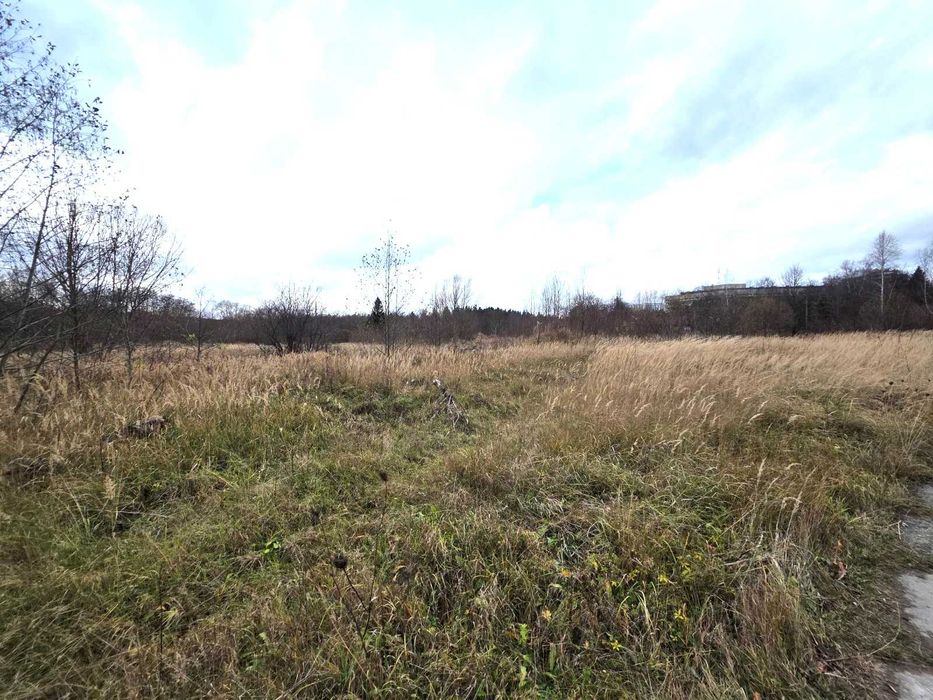 Ділянка під забудову в Трускавці в гарному з багатою зеленню місці