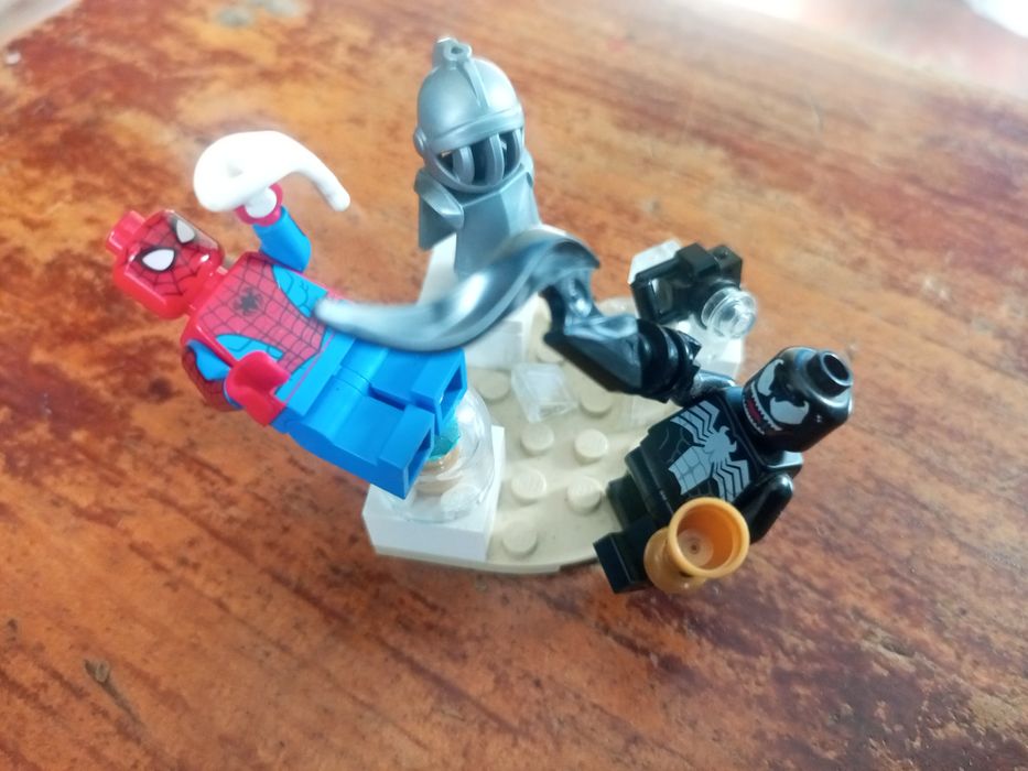 Лего марвел людина павук проти венома полібег