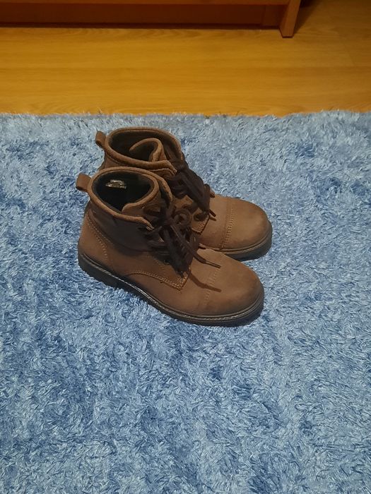 Botas castanhas criança