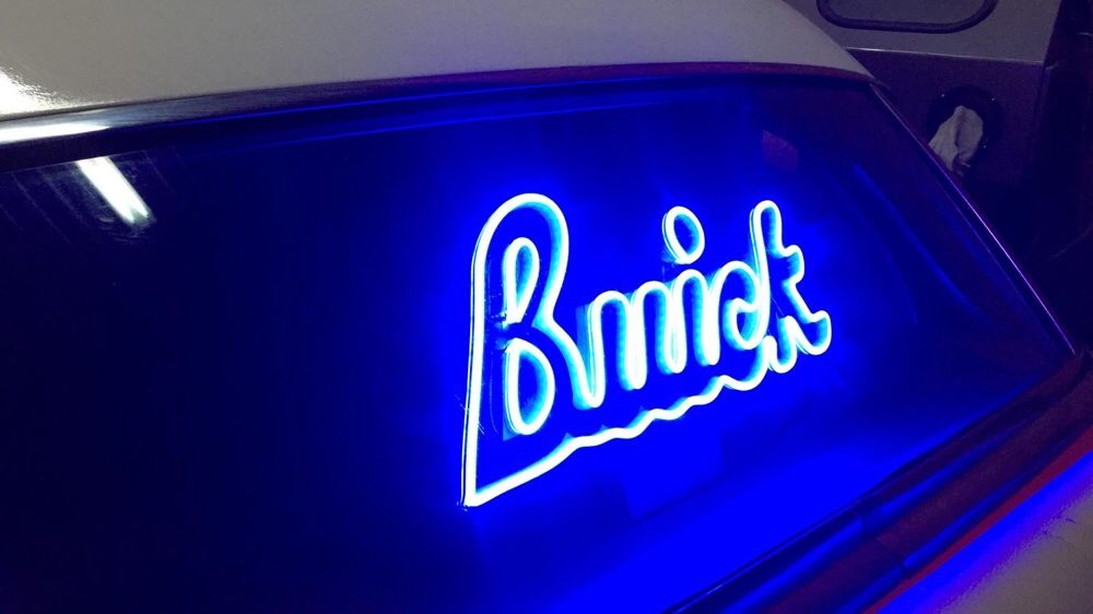 Antigo Sofá Americano. Buick USA.