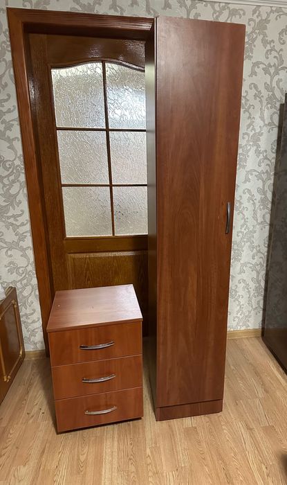 Меблі б/у пенал, стіл письмовий, тубма