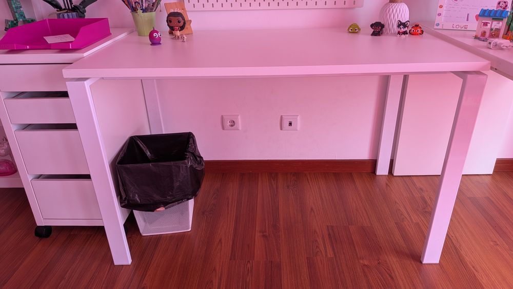 Conjunto Secretária e Cadeira