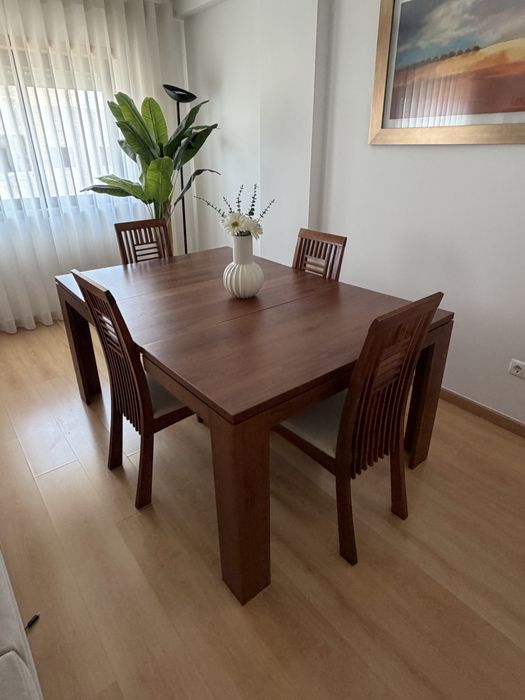 Vendo mesa de jantar extensivel + 4 cadeiras