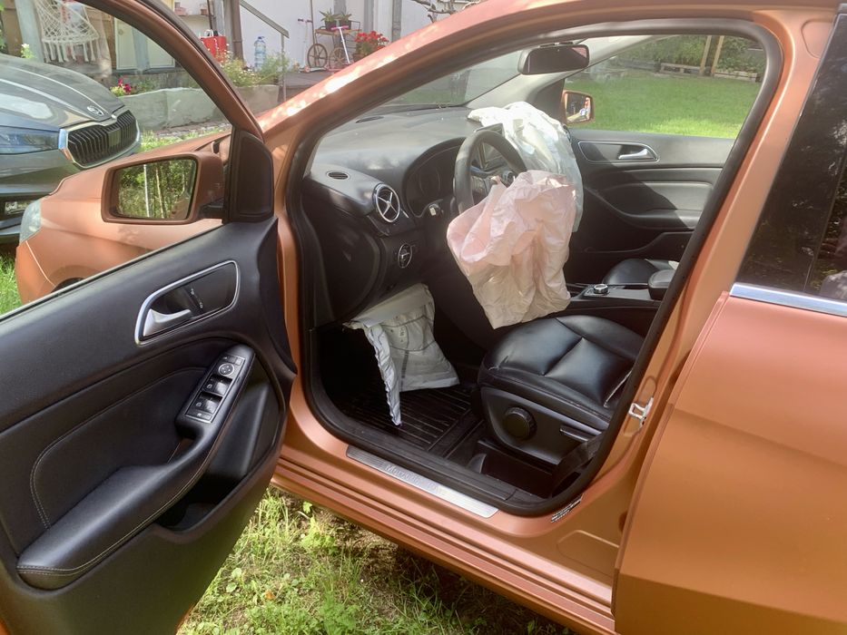 Mercedes B180 CDI automat 2012 POWYPADKOWY uszkodzony na części
