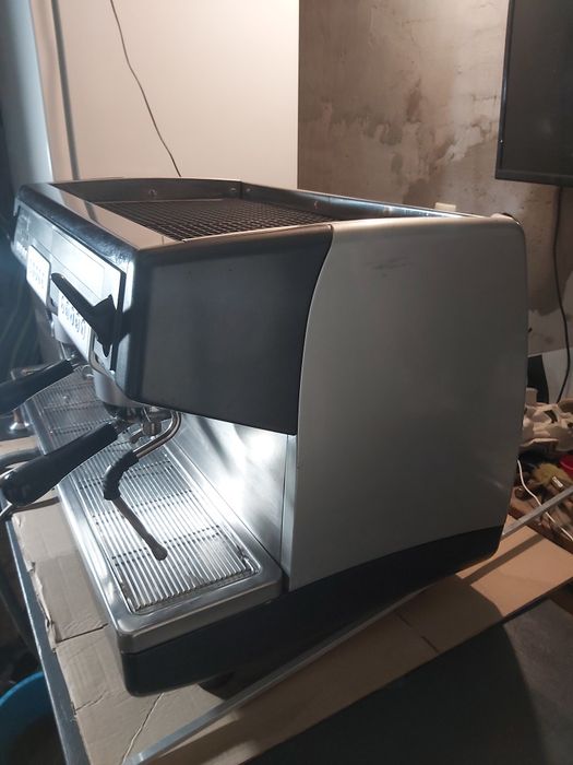 Профессиональная кофемашина simonelli aurelia